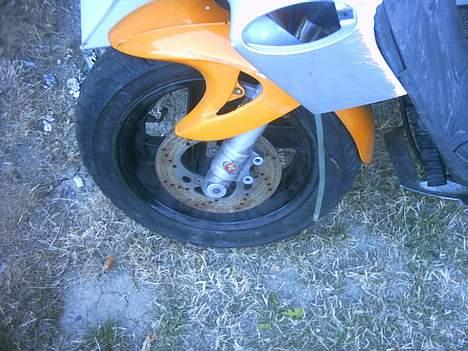 Malaguti Firefox F15 - Rigtige mænd, kører med skivebremser for og bag :D billede 9