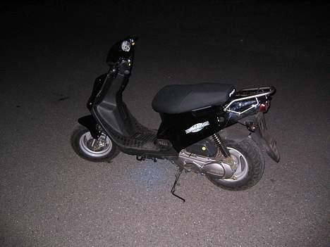 PGO hot 50 solgt til simon  - her har vi så min moped et helt billede som folk vil have billede 4