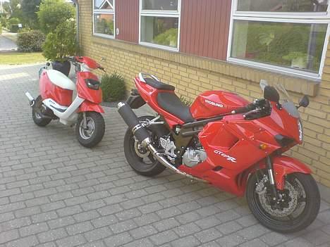 PGO hot 50 -SOLGT - min hot og min fars hyosung gt605r billede 19