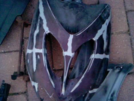 Yamaha Aerox / Projekt. - Nogle af jer genkender sikkert den tidligere lakering, den gamle ejer havde tilfældigvis slebet alle skjolde ned. ægerligt. billede 3