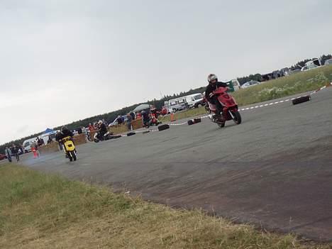 Yamaha Jog LC (Solgt) - Troels med hans Sonic med Manston 2 og mig på joggen:D.. (Dhs 2006)  billede 10