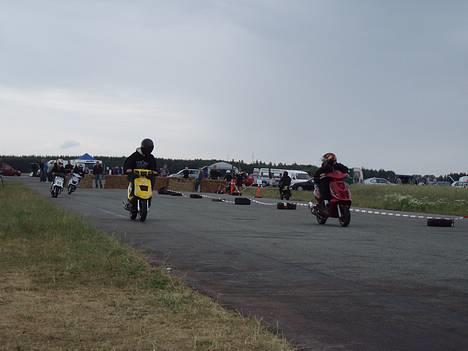 Yamaha Jog LC (Solgt) - Troels med hans Sonic med Manston 2 og mig på joggen:D.. (Dhs 2006) billede 11