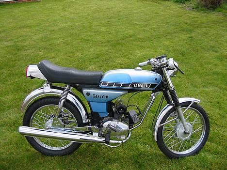 Yamaha FS-1 K1  - 7. April 2007 - Nye dæk og støddæmpere - Se hvor den skinner!! :D  billede 4