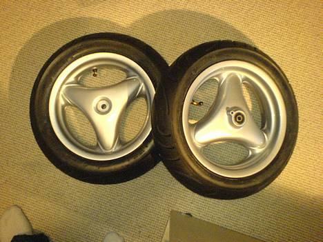 Yamaha Bump - Projekt - Lige kommet hjem fra Big Bike, med nye lejer og dæk. Glæder mig til at få dem på. billede 10