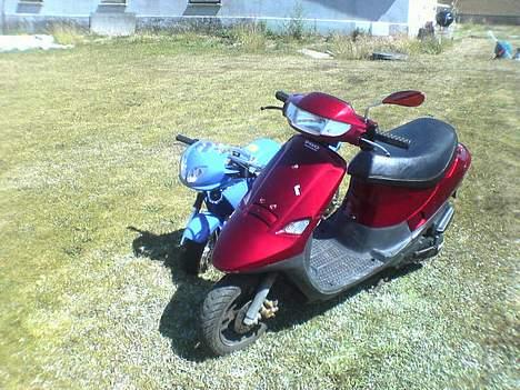 PGO comet solgt ),: - nyeste billede af den.. (: tjek lige de nye blinklys.. (: det pynter..  billede 10