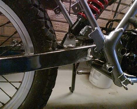 Suzuki RMX projekt 100% - Lii en krom Bagsvinger og en rød bagfjeder billede 17