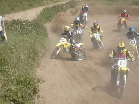 Suzuki RM 85 SOLGT - styrt!!! hovsa engelbrecht.....( mig på den anden crosser) mig med 64 billede 10