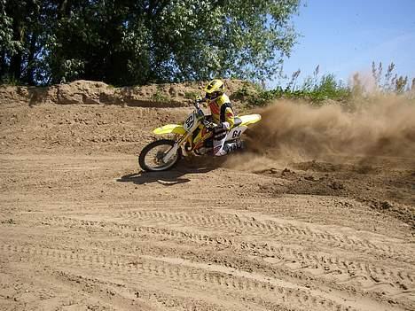 Suzuki RM 85 SOLGT - mig på den anden billede 11