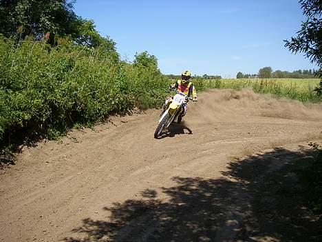 Suzuki RM 85 SOLGT - mig på den anden billede 12