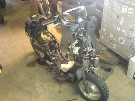 Yamaha Jog Space - Her har jeg så fået monteret motoren :) billede 6