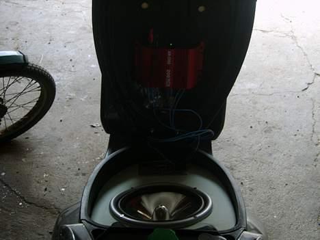 Yamaha jog r SOLGT - så er anlæget lavet på 500 w bass billede 11