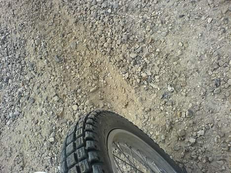 Veteraner Jawa Atoumatick - Hjulspin I Grus billede 5