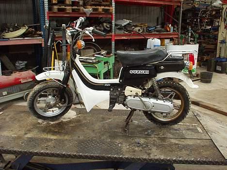 Suzuki FZ 50 -  Min flotte fz, den er meget pæn " fra siden" billede 1