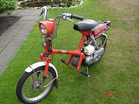 Honda express - her er den så... lille og sød og rød. billede 1