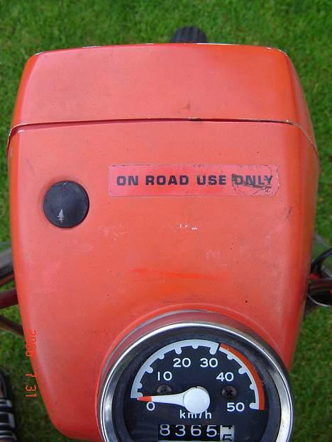 Honda express - "on road use only" står der på den fra fabriken, så folk ikke skal gå rundt og tro at den er beregnet til at køre cross på billede 4