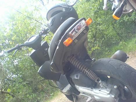 Yamaha BYTTET med dm50 + 5500 - lexus baglygt :P billede 8