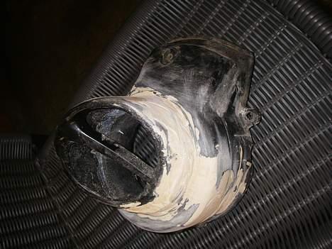 Honda SFX solgt - grisse trynen skal slipes ned og males sort. med grønt giter... der er hvide lys i  billede 14