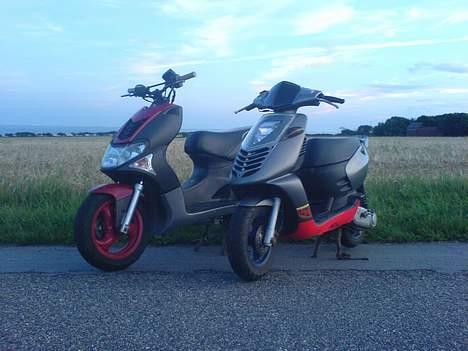 Kymco Super 9 - Solgt - Kammi´s Sonic og min Kymco. Taget d. 5/8 - 06 billede 14