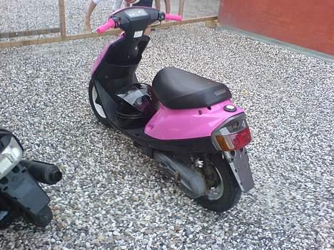 Yamaha Jog AS Solgt 8600 kr - Ja.. Den sku sælges til en pige.. kun derfor den blev lyserød.. :P billede 10