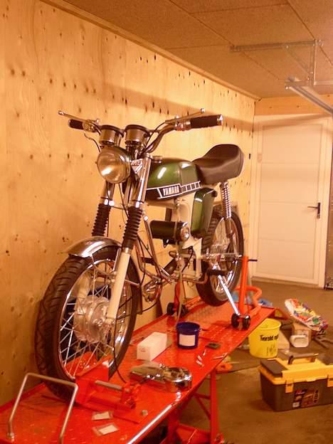 Yamaha 4 gear K1 - Inde i vores dejlige nye værksted, pappa, bror og jeg byggede det selv.. billede 15