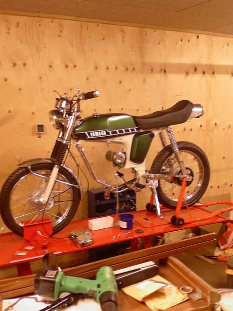 Yamaha 4 gear K1 - Inde i vores dejlige nye værksted, pappa, bror og jeg byggede det selv.. billede 16