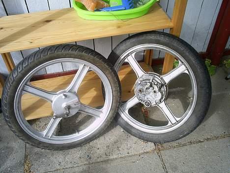 Vespa Ciao - et par fælge jeg fandt på havnen.... mega heldigt.... billede 11