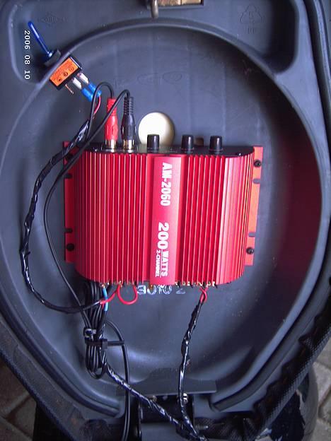 PGO Tornado # Byttet #  - Forstærkeren som sidder på undersiden af sædet. billede 15