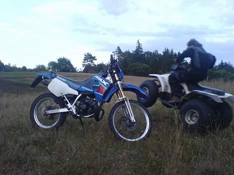 PGO Hot 50 - Kims RMX og Jannik der flyver på hans ATV. billede 11