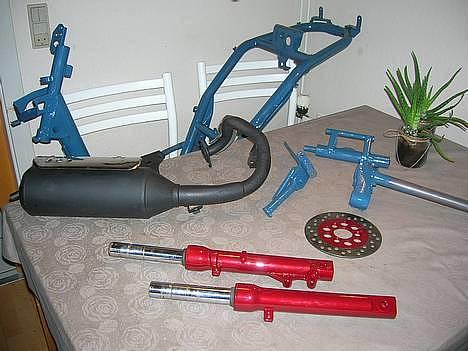 Honda Sfx - Solgt - Stel, udstødning, forgaffelben, bremseskive, forgaffel og støttefod billede 4