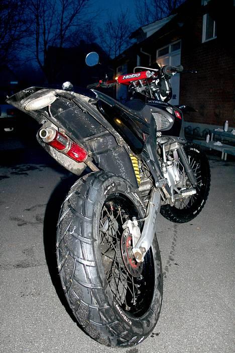 Derbi Senda Extreme SM LC DD - tjek det hvide under sædet på plastikken... =) aflivede et fodgænger felt =) billede 3