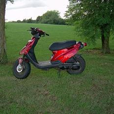 PGO Hot 50 nakket a panserne