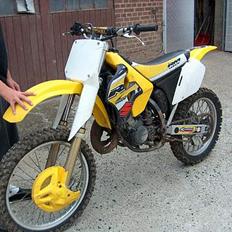 Suzuki 125 cc svinet . (SOLGT)