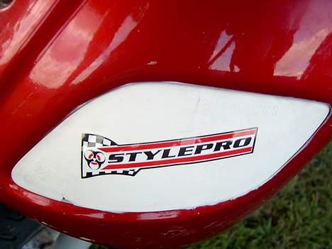 Piaggio Zip - Solgt - - Hehe... Har fået begge mine blinklys til at lyse på samme tid, i hvid, DVS.. det er forlygten :D og så kan man se der står Stylepro! ;) billede 16