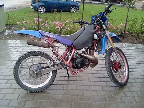 Suzuki RMX LC DD # FØR! # - Som den står lige pt, har smækket 21mm D´O & E13 på den =) lyder bare lækkert :P billede 2