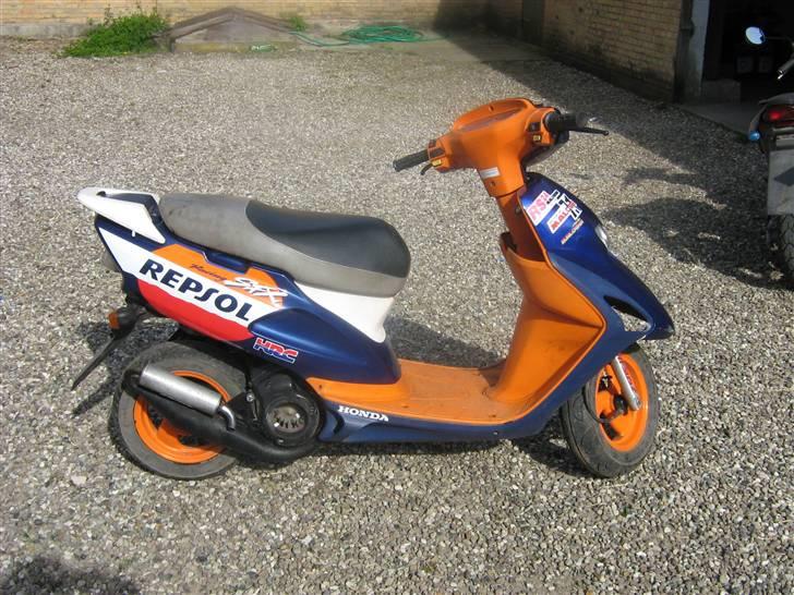 Honda SFX  - Honda´en fra højre side. Bemærk der desværre mangler et blinklys i den side. billede 1