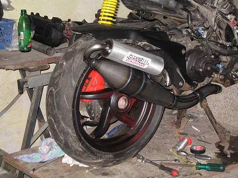 Aprilia SR50 Ditech LC  - Motor´n lige efter den var blevet samlet billede 20