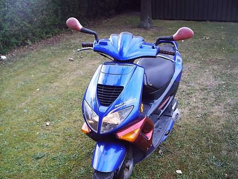 Peugeot speedfight LcE- (solgt) - som i kan se er der røde skjolde ved blinklyset i begge sider billede 1