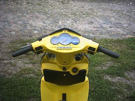 Aprilia Sonic AC (Solgt) - Jeg har sørget for at lave lidt variation, med den sorte farve i handskerummet. billede 6