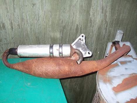 Aprilia Sonic - hmm.. en polini for race udstødning.. er meget rusten.. bliver der også gjort noget ved.. billede 6