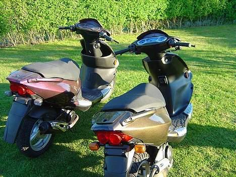 PGO Dr. Big Perlen solgt - den anden man kan se er min fætters de er helt ens ud over han køre med tun og det gør jeg ikke billede 5