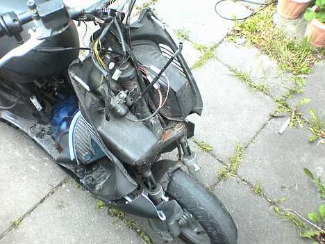 Aprilia Sonic (R.I.P.) :'( - som den så ud efter min ven´s styrt.. billede 7