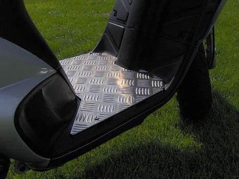 Piaggio NRG mc3 - dørchpladen igen...det ser total blæret ud... billede 14