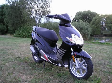 Yamaha Jog r - Lige da jeg fik den fra helt ny, lige en måned før nummerpladen skulle på :) billede 1