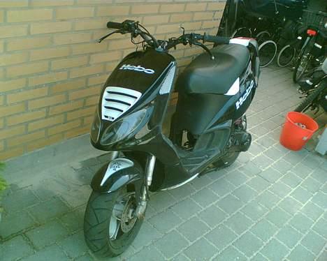 Piaggio NRG Mc3 'micQ' (solgt) - Nyt, har self alle skjoldene, og det nye bartstyr+tnt frempind :P billede 17