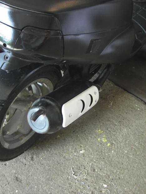 Piaggio Zip -Black Style- Solgt  - Udstødningen skal lige males op igen. billede 5