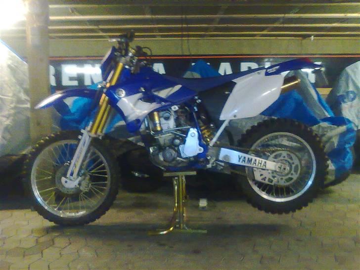 Yamaha Bws LC - Min gamle Yamaha wr450 2-track... med öhlins: forgaffel, styr dæmper, bag dæmper og forhjulstræk.. Der findes kun 500 af dem. Den er lavet til at køre paris-dakar rally.. det er derfor der er også er forhjulstræk på den billede 18