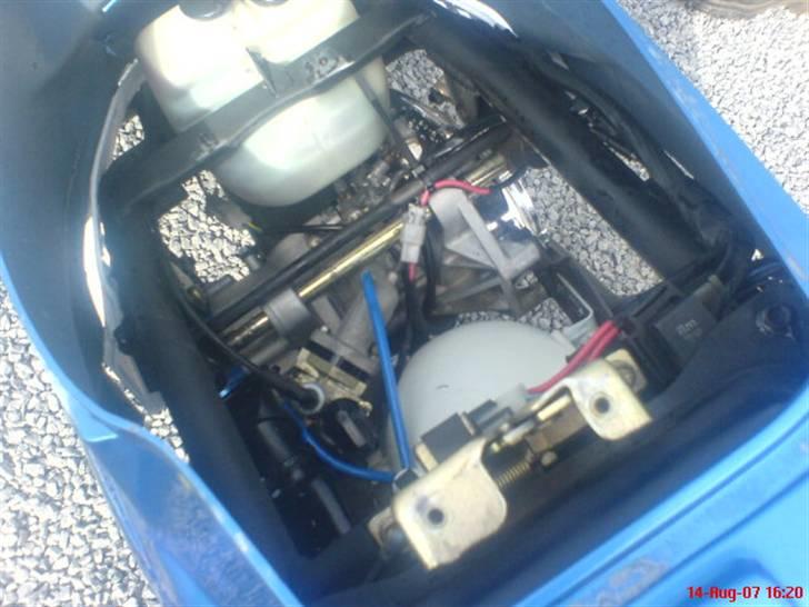 PGO Hot 50 (SOLGT) - Sådan så motoren ud, den har jeg aldrig pillet ved, tidligere ejer fik forhandler til at pille ved den. Det var en gammel mand. billede 2