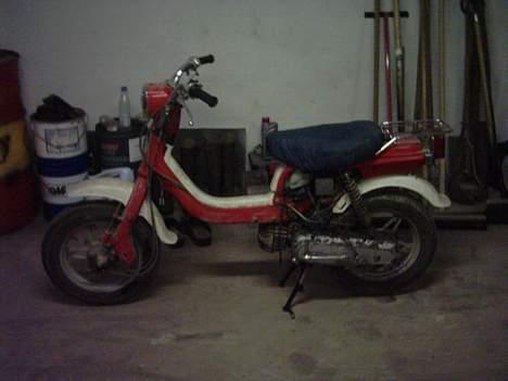 Suzuki Fz 50 ((-:Til salg:-)) - Her ser vi hende fra siden... billede 1