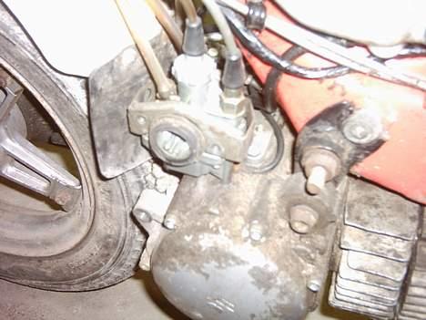 Suzuki Fz 50 ((-:Til salg:-)) - Her har vi den dyre karbu som jeg har investeret i.. billede 2