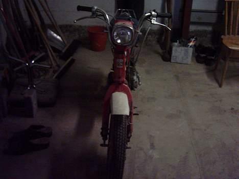 Suzuki Fz 50 ((-:Til salg:-)) - Her er hun forfra.. billede 3